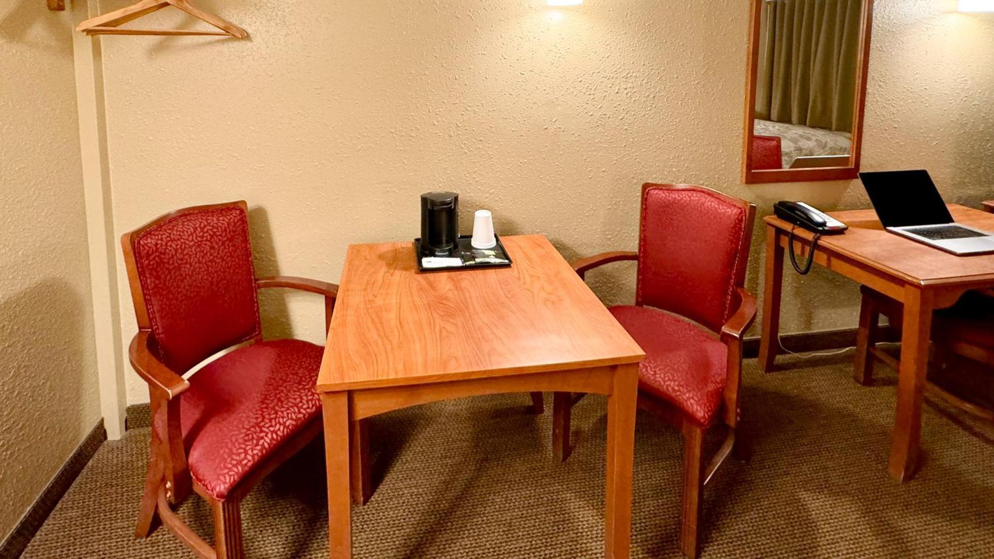 Young'S Motel Tok Eksteriør bilde